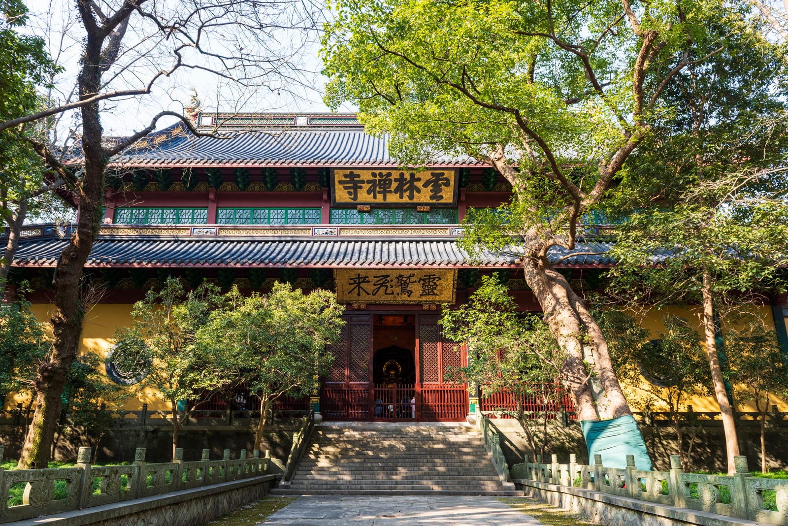 Lingyin Temple — Eastern Elegance and Southwest City Life
