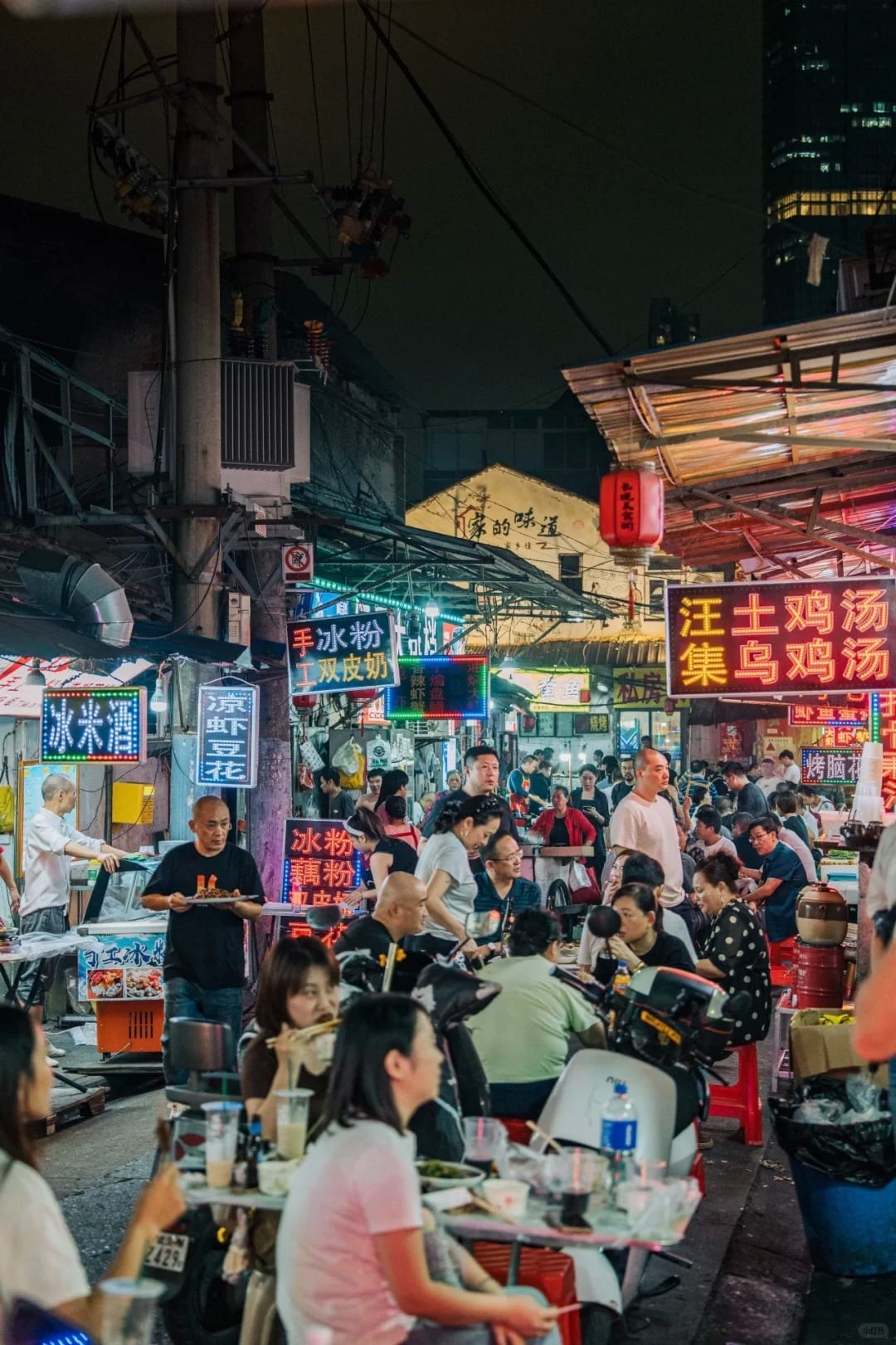 Wuhan Night Market, Source: @HANS汉声