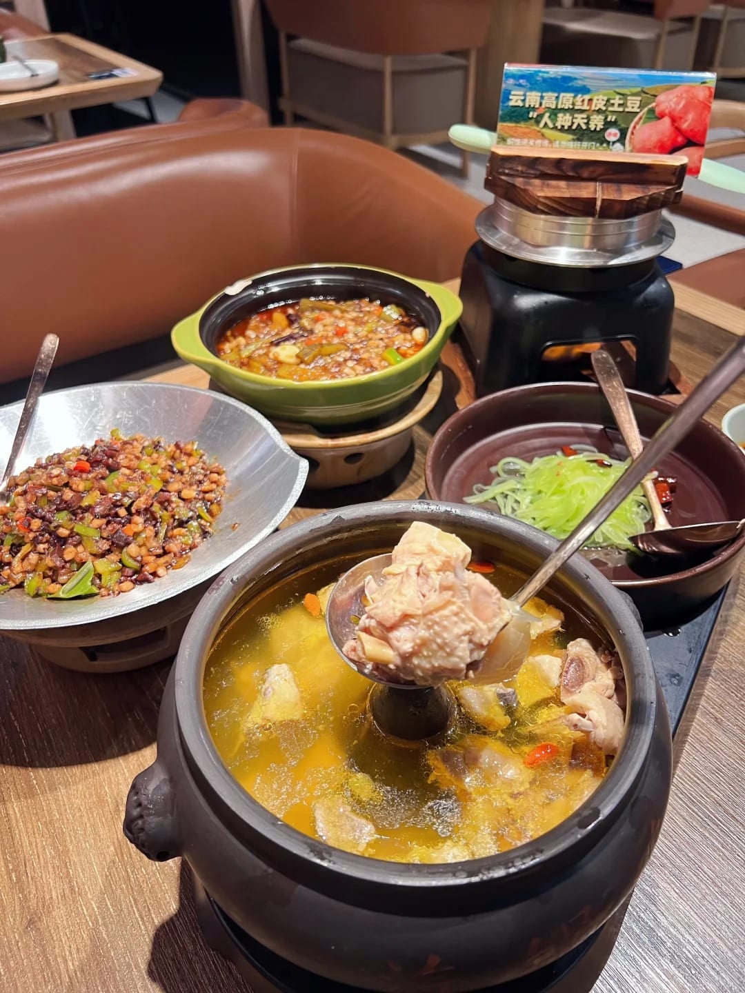 Yunnan Steam Pot Chicken, Source: @按快门的西瓜📸