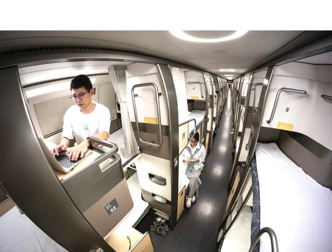 Deluxe Soft Sleeper, Image Source: China Railway