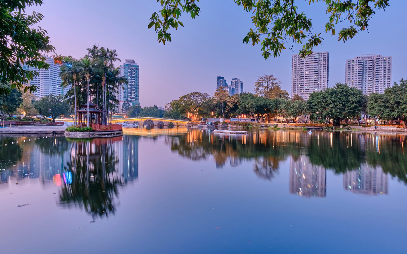 Liwan Lake Park — China’s Iconic Cities and the Pulse of Local Life