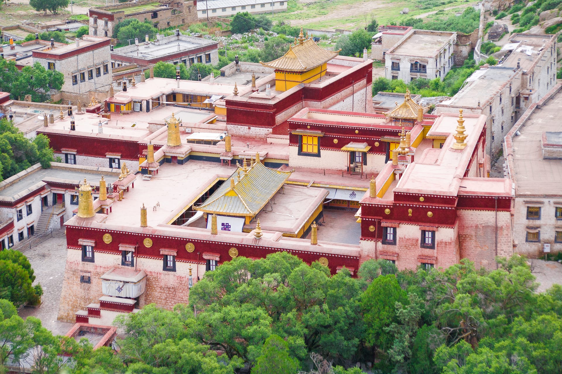 The Spirit of Southwest China: Chengdu & Tibet Explorer
