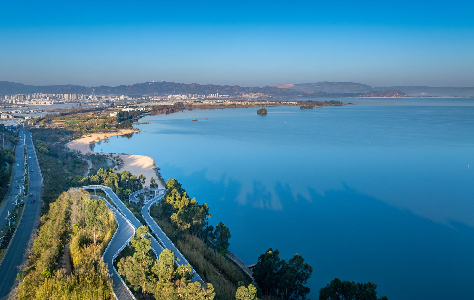 Dianchi Lake — Charms of Yunnan & Tibet: Highland Landscapes & Cultural Wonders