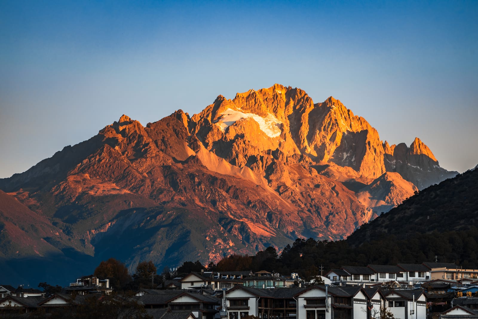 Jade Dragon Snow Mountain — Charms of Yunnan: Mountain Escapes & Ethnic Cultures