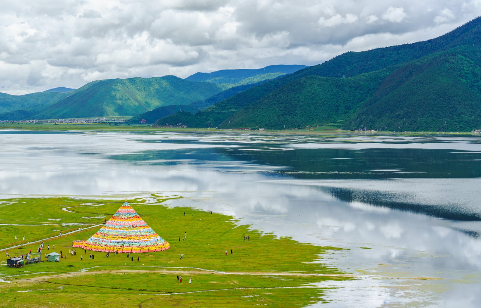 Napahai Lake — Charms of Yunnan: Mountain Escapes & Ethnic Cultures