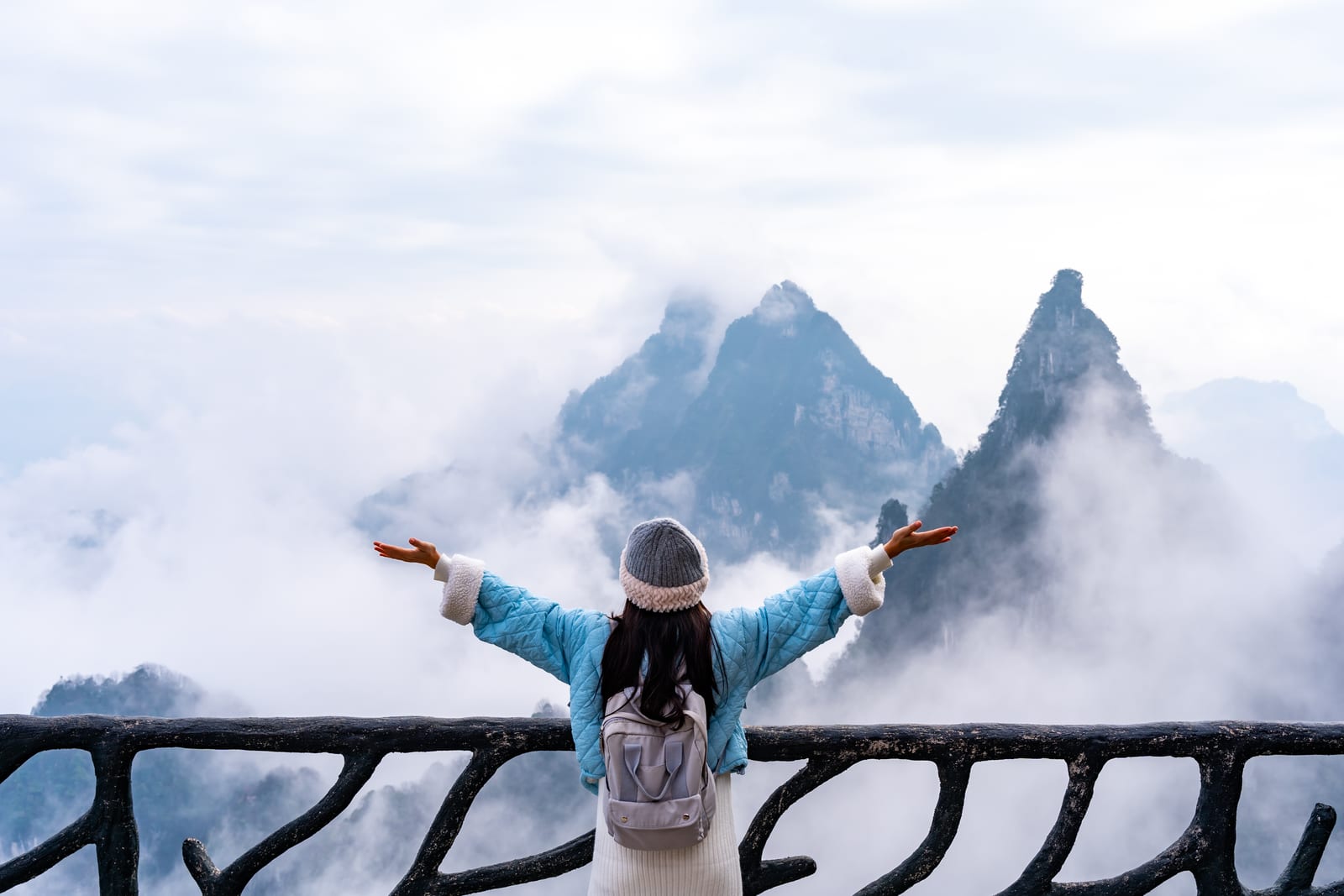 Female Tourist Zhangjiajie — Zhangjiajie Peaks and Canyons Nature Journey